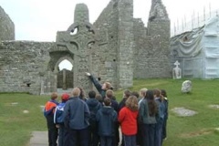 Pupils at the Cross of Scriptures in Clonmacnois